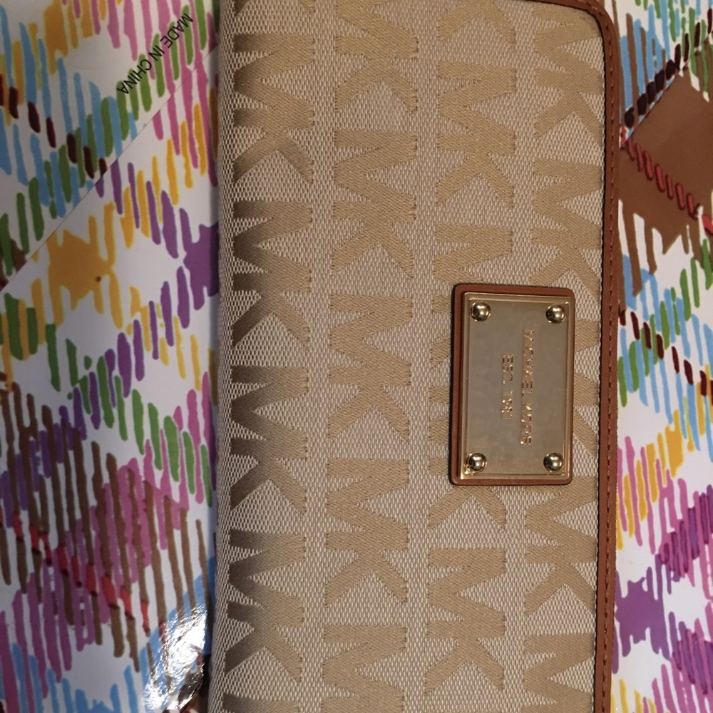 Michael kors wallet